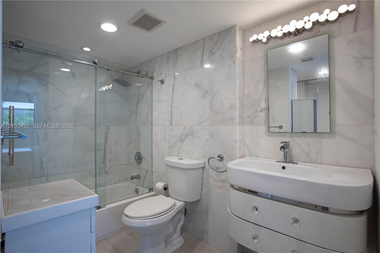 1621 Collins Ave , Unit 206, Miami Beach, FL 33139 Photo