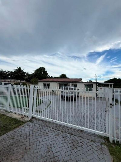 1078 NW 145th St , Miami, FL 33168 Photo