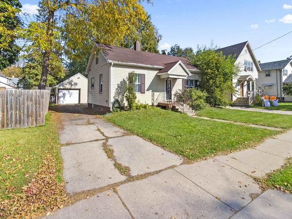 1060 DOUSMAN STREET, Green Bay, WI 54303