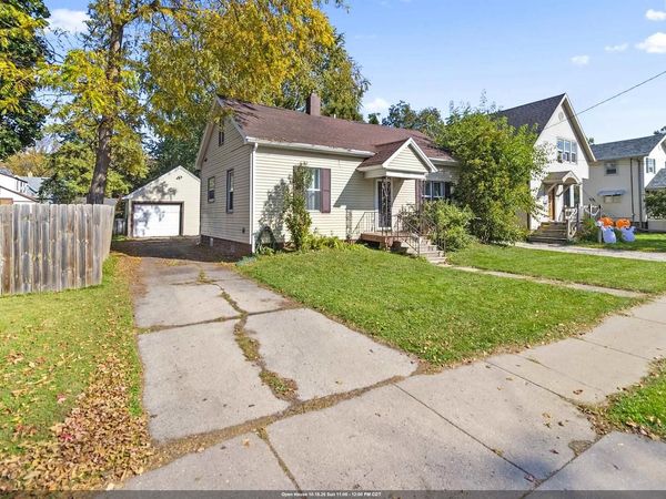 1060 DOUSMAN STREET, Green Bay, WI 54303