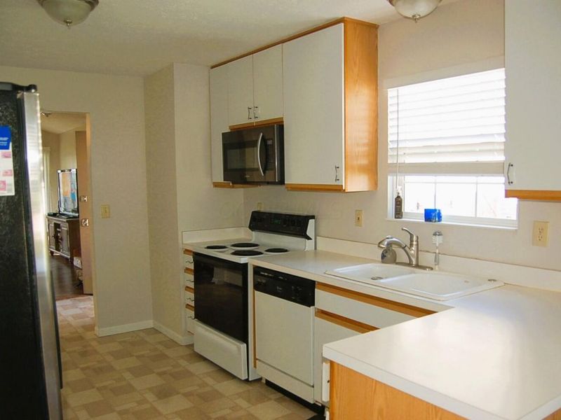 1069 Crossbrook Boulevard , Galloway, OH 43119 Photo 15