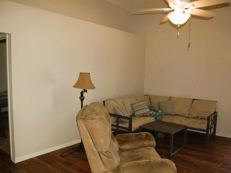 1069 Crossbrook Boulevard , Galloway, OH 43119 Photo 5