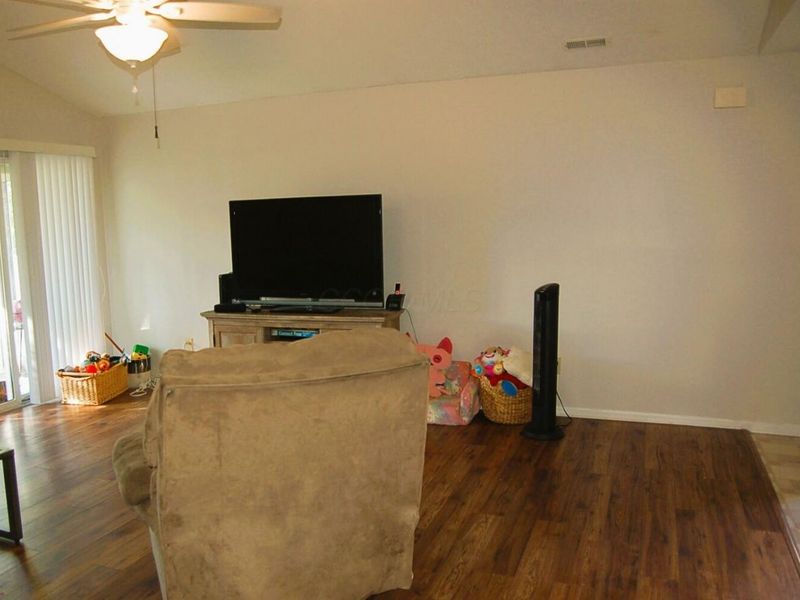 1069 Crossbrook Boulevard , Galloway, OH 43119 Photo 9
