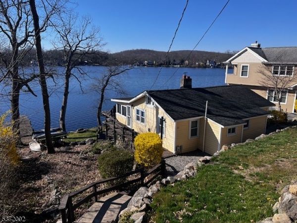 25 Meteor Trl, Byram, NJ 07821