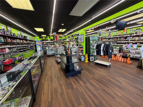 Smoke Shop for Sale Davie Blvd , Fort Lauderdale, FL 33312
