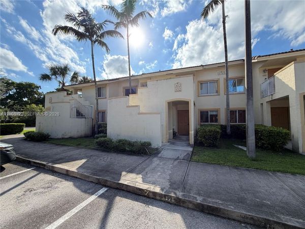4785 SW 62nd Ave, Unit 102, Davie, FL 33314