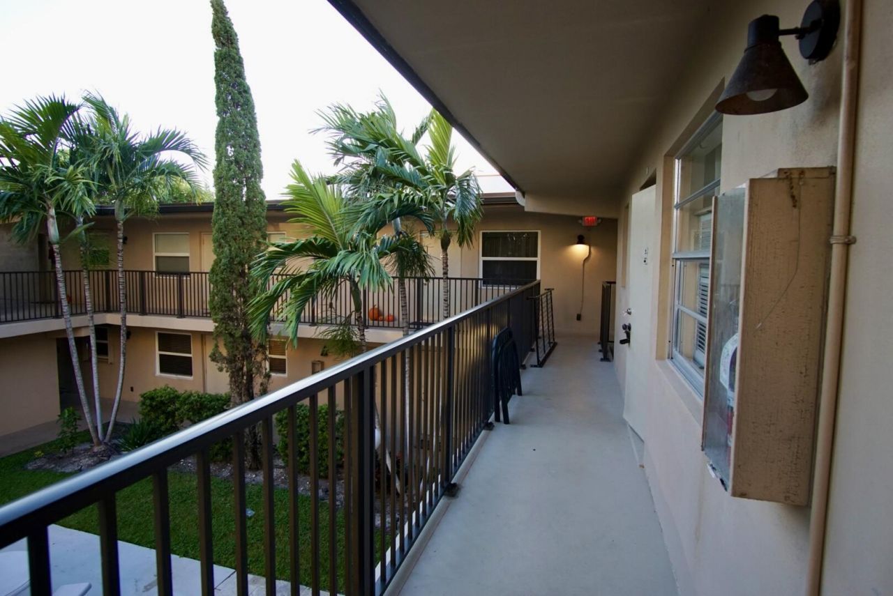 205 NE 3rd Street, Unit 203, Boynton Beach, FL 33435 Photo