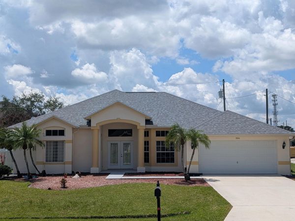 386 SW Donna Terrace, Port St. Lucie, FL 34984
