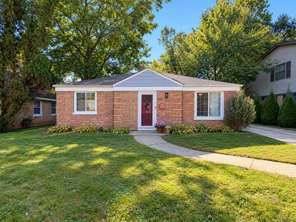 643 E Rockland Road , Libertyville, IL 60048