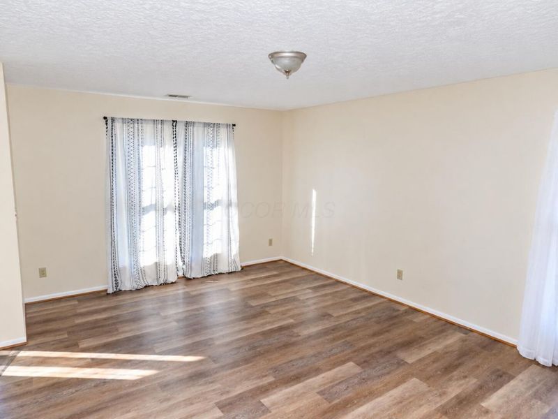 1054 Esther Drive, Columbus, OH 43207 Photo 3