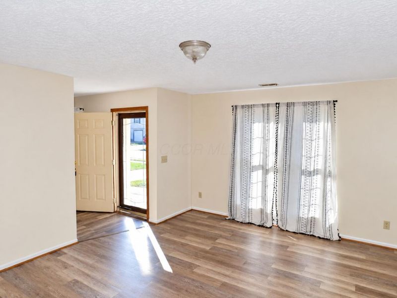 1054 Esther Drive, Columbus, OH 43207 Photo 4