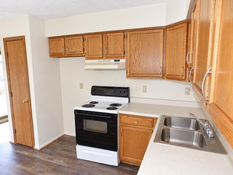 1054 Esther Drive, Columbus, OH 43207 Photo 6