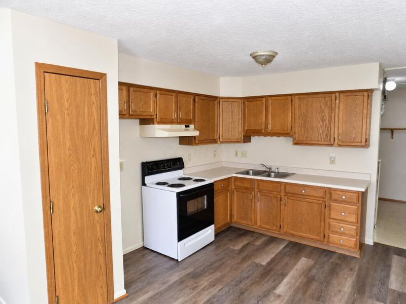 1054 Esther Drive, Columbus, OH 43207 Photo 8