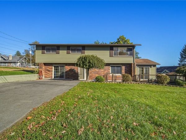 715 2nd St , Liverpool, NY 13090