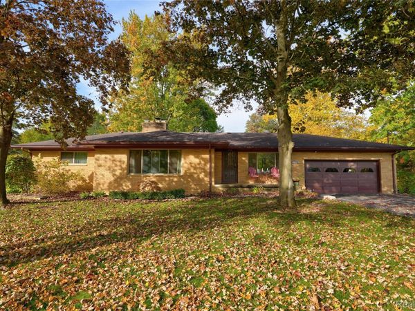 3142 Coin Street , Burton, Mi 48519