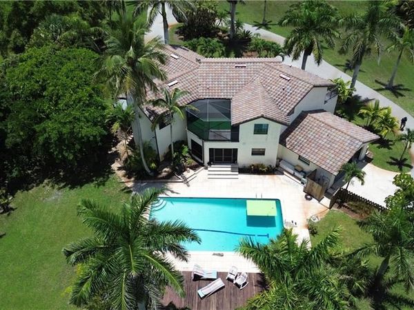 5259 Myrtle LN , NAPLES, FL 34113