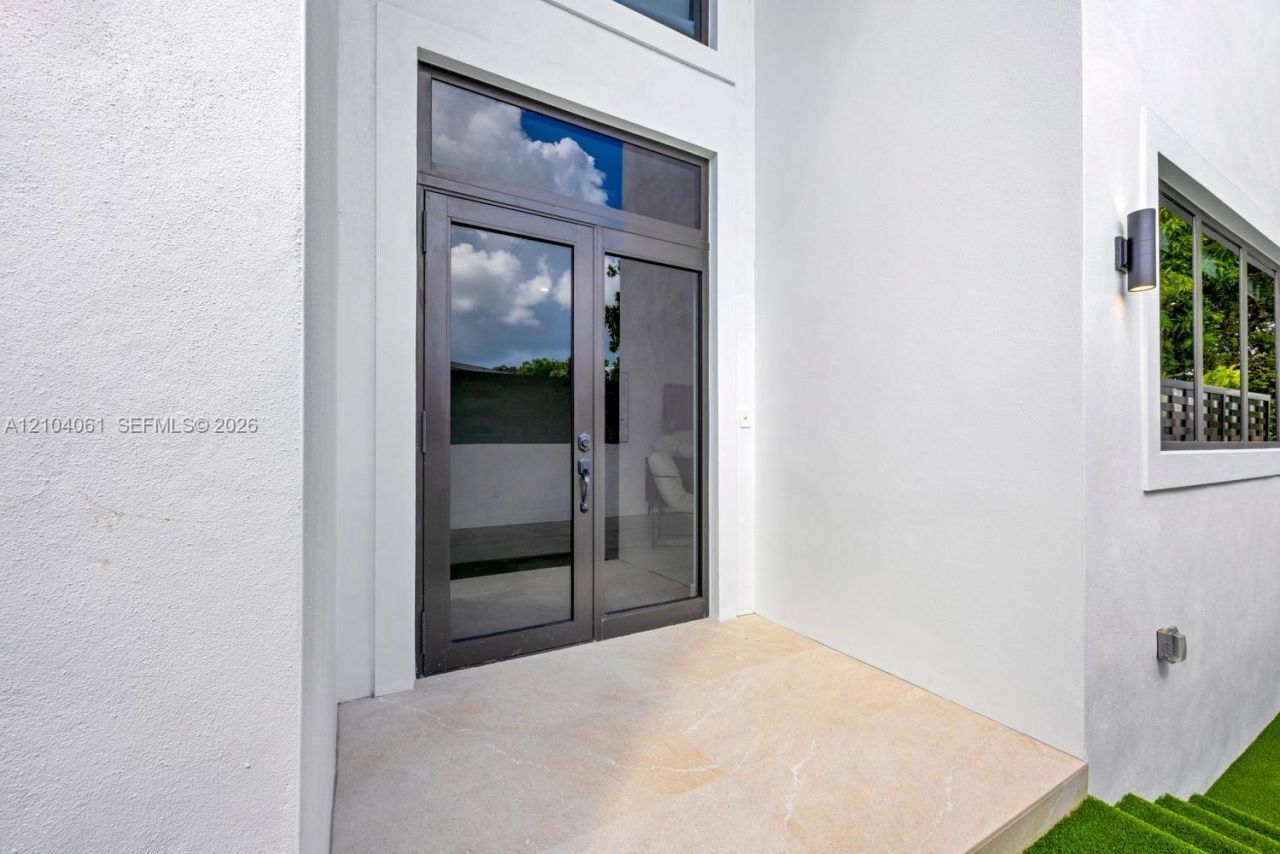 1767 NW 3 St , Miami, FL 33125 Photo