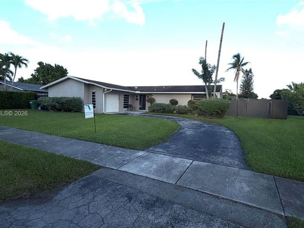 18557 SW 93rd Pl , Cutler Bay, FL 33157