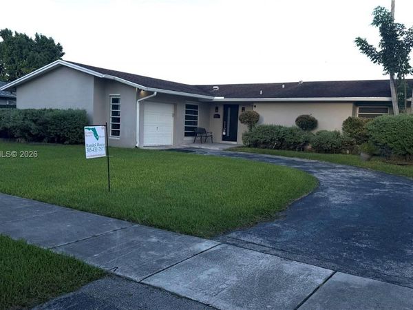 18557 SW 93rd Pl , Cutler Bay, FL 33157