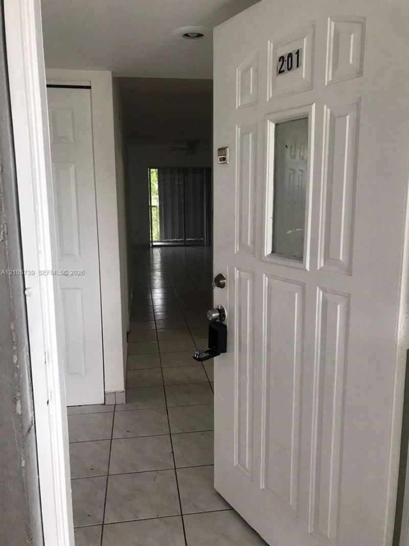 470 NE 210th Cir Ter, Unit 201-11, Miami, FL 33179 Photo