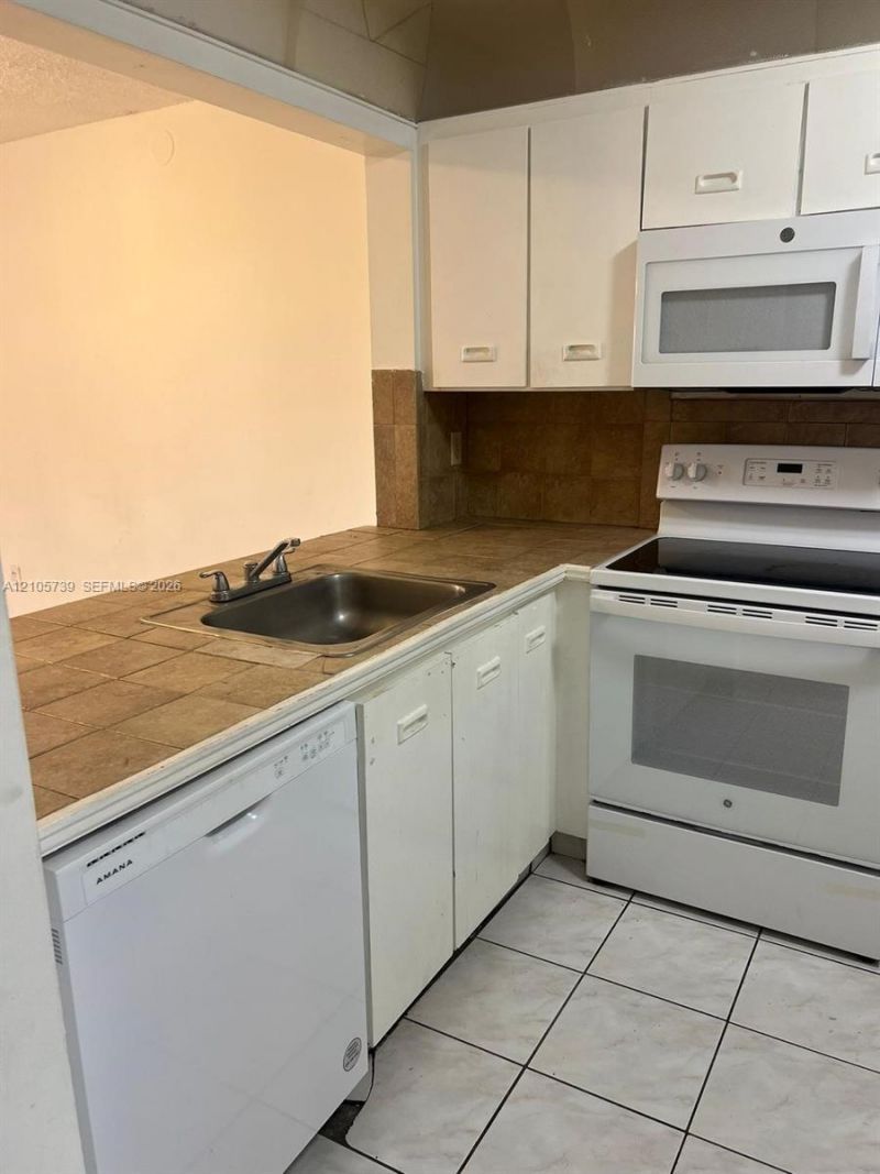 470 NE 210th Cir Ter, Unit 201-11, Miami, FL 33179 Photo