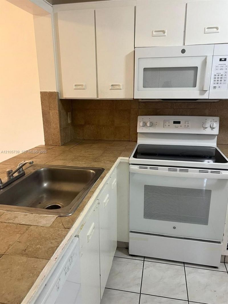 470 NE 210th Cir Ter, Unit 201-11, Miami, FL 33179 Photo