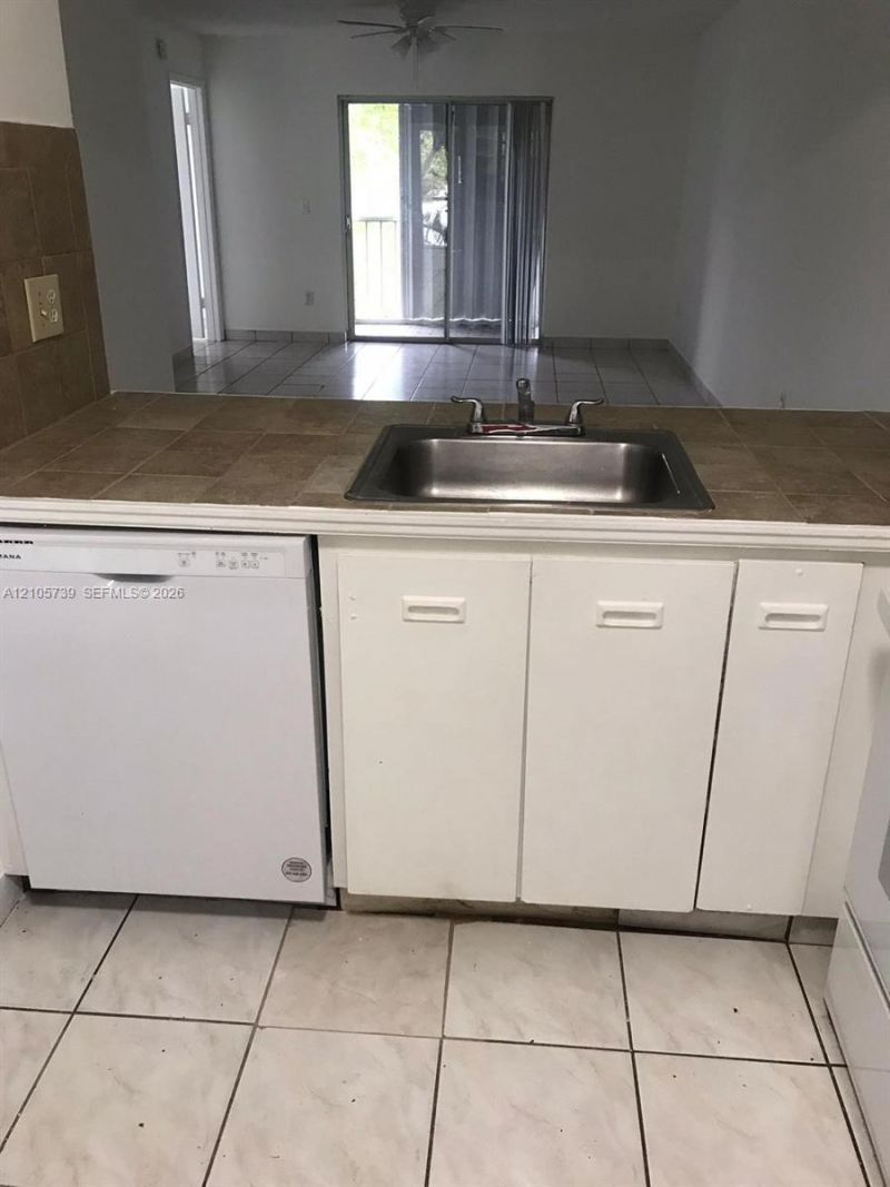 470 NE 210th Cir Ter, Unit 201-11, Miami, FL 33179 Photo