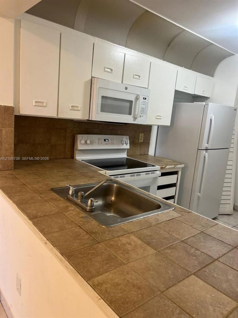 470 NE 210th Cir Ter, Unit 201-11, Miami, FL 33179 Photo