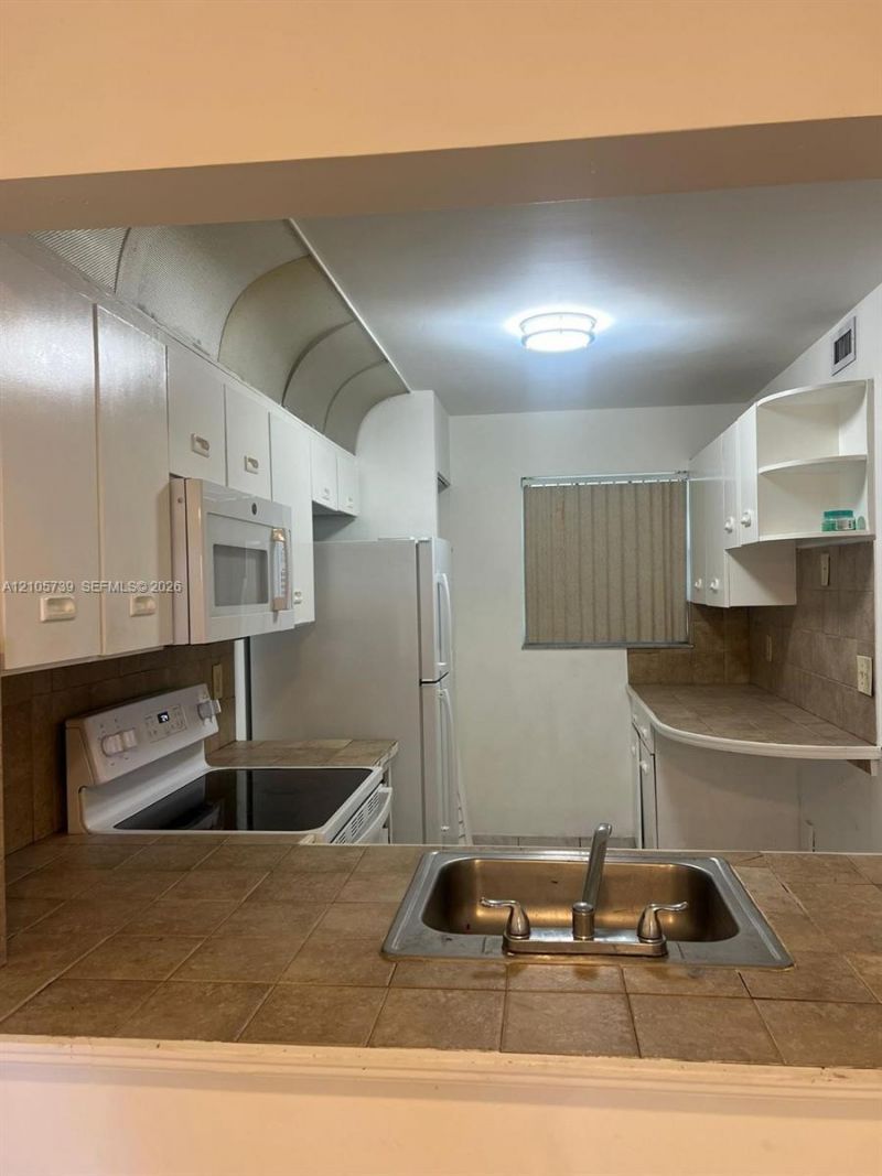470 NE 210th Cir Ter, Unit 201-11, Miami, FL 33179 Photo