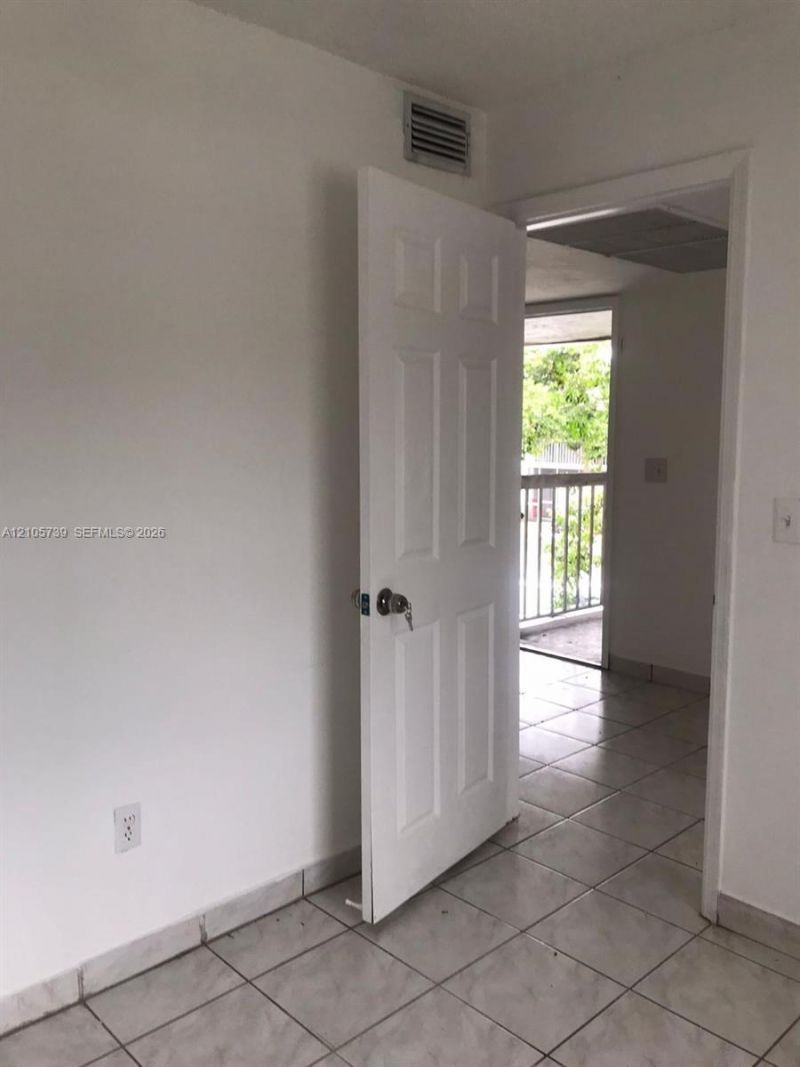 470 NE 210th Cir Ter, Unit 201-11, Miami, FL 33179 Photo