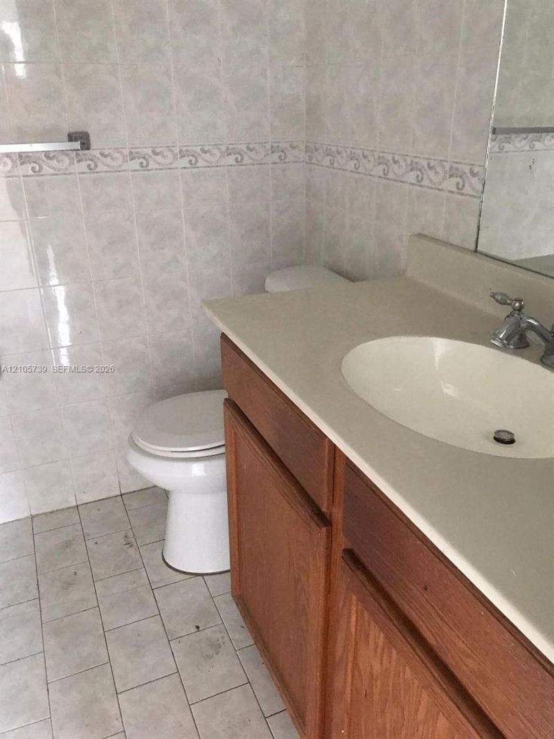 470 NE 210th Cir Ter, Unit 201-11, Miami, FL 33179 Photo