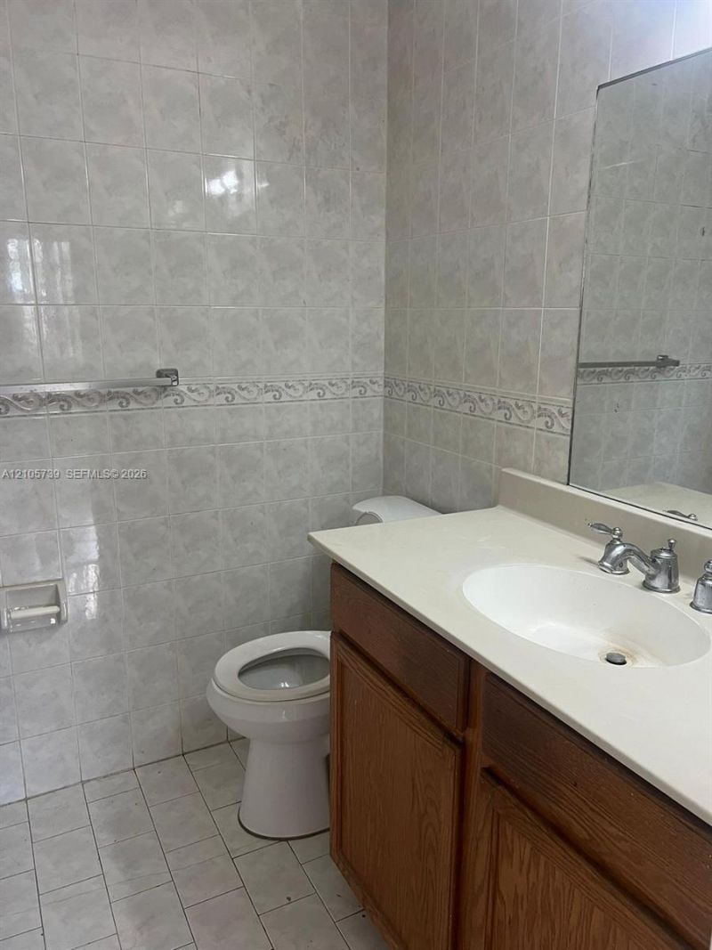 470 NE 210th Cir Ter, Unit 201-11, Miami, FL 33179 Photo