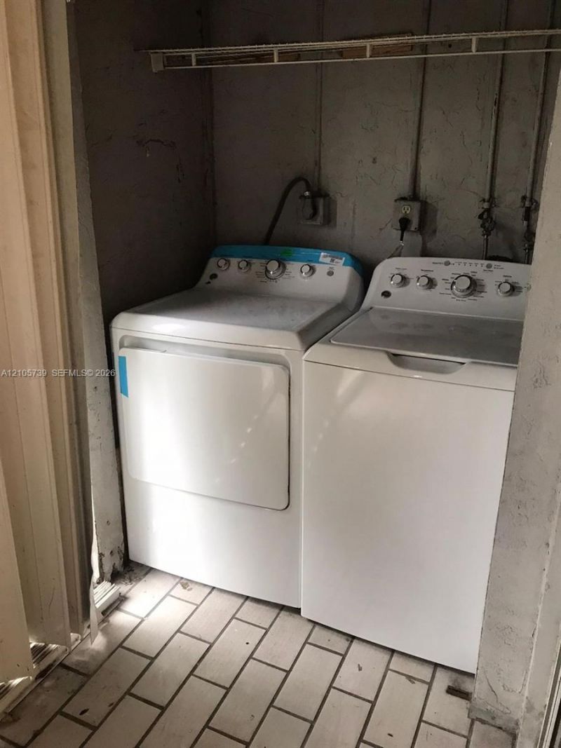 470 NE 210th Cir Ter, Unit 201-11, Miami, FL 33179 Photo