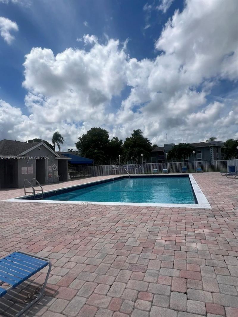 470 NE 210th Cir Ter, Unit 201-11, Miami, FL 33179 Photo