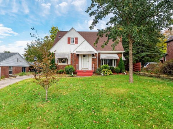 2421 N Gaines Street , Davenport, IA 52804
