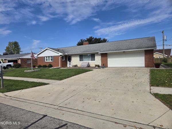 1050 Clairmont Avenue, Napoleon, OH 43545