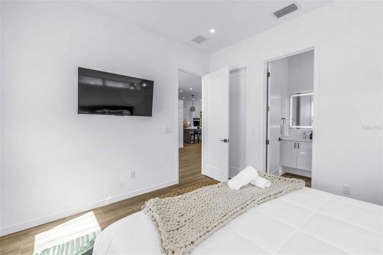 2345 Temple Street, Sarasota, FL 34239 Photo