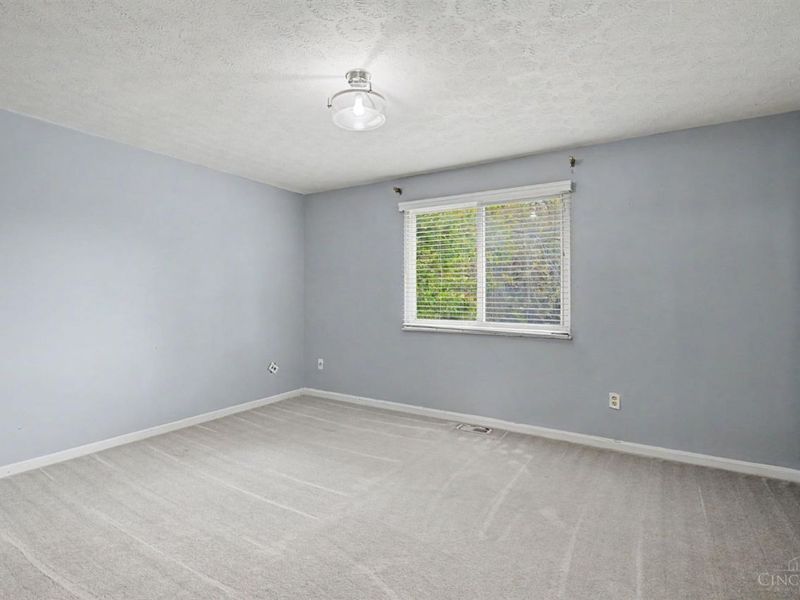 967 Harrogate Court, Forest Park, OH 45240 Photo 12