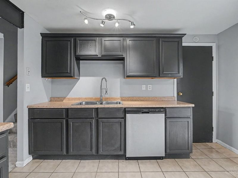 967 Harrogate Court, Forest Park, OH 45240 Photo 7