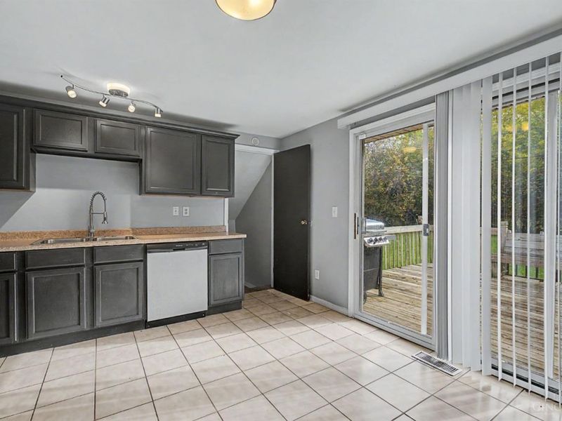 967 Harrogate Court, Forest Park, OH 45240 Photo 8