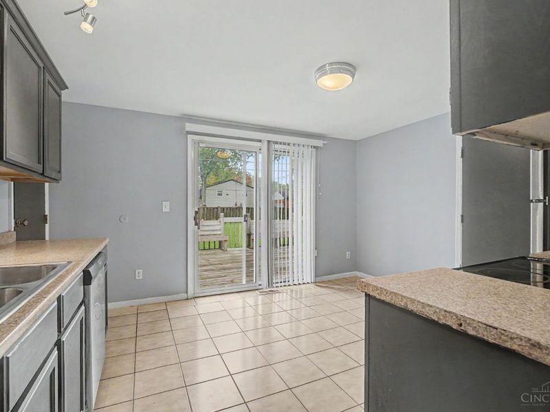 967 Harrogate Court, Forest Park, OH 45240 Photo 9
