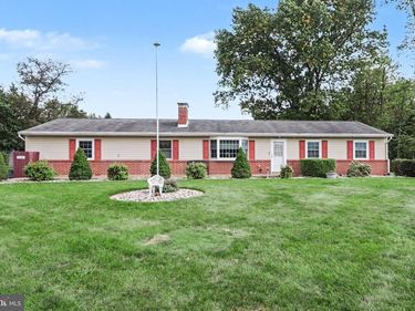 530 YOCUMTOWN ROAD, ETTERS, PA 17319