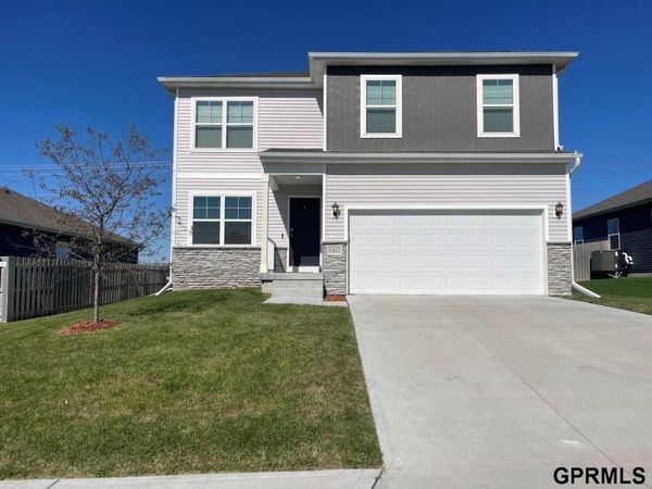 11612 Port Royal Drive, Papillion, NE 68046