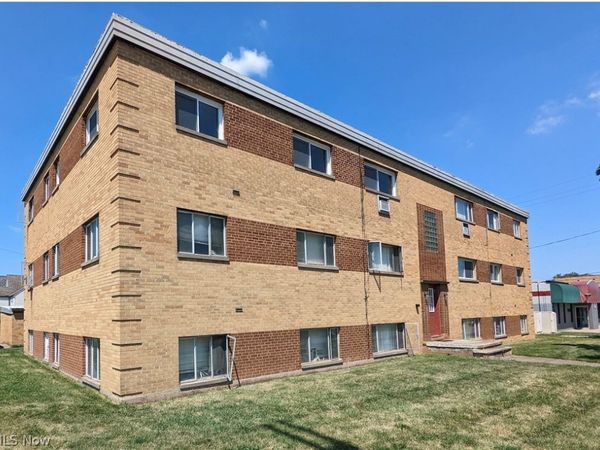 4230 Ridge Road , Brooklyn, OH 44144