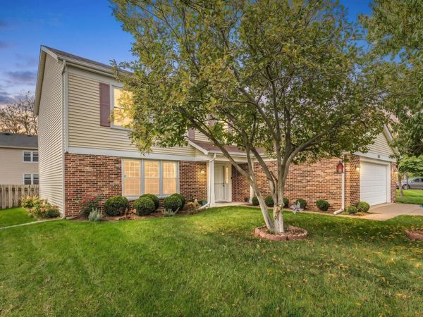 320 E Fox Hill Drive , Buffalo Grove, IL 60089