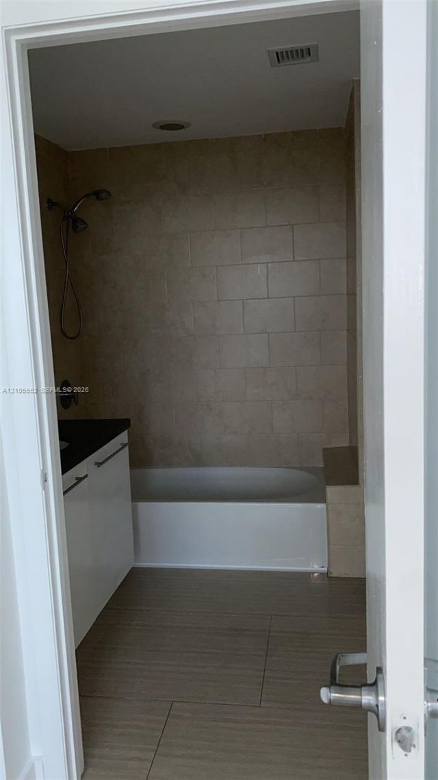 90 SW 3rd St , Unit 3907, Miami, FL 33130 Photo