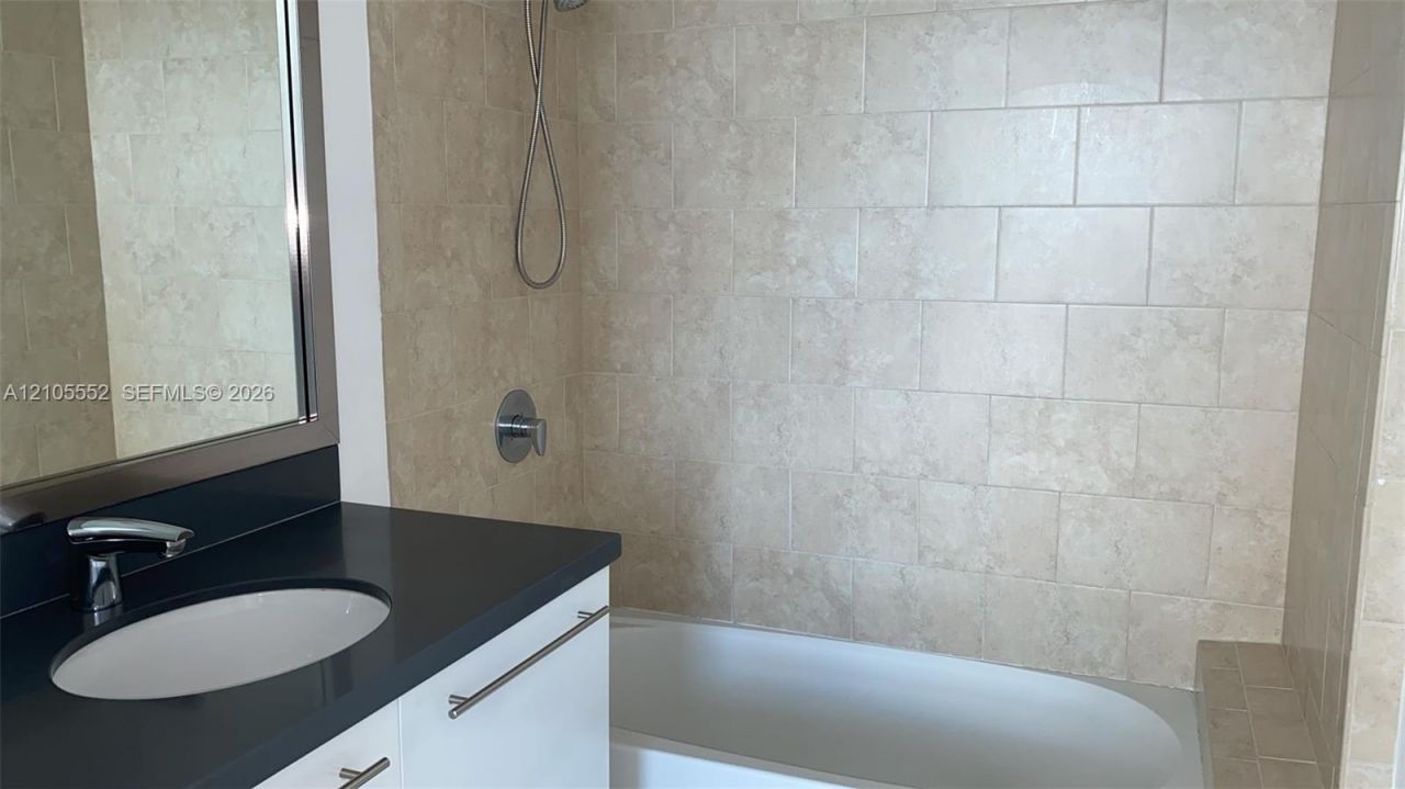 90 SW 3rd St , Unit 3907, Miami, FL 33130 Photo