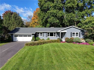 33 Stony Brook Lane, Fairport, NY 14450