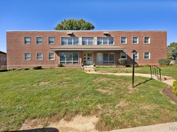1 Delcrest Court, Unit 103, St Louis, MO 63124