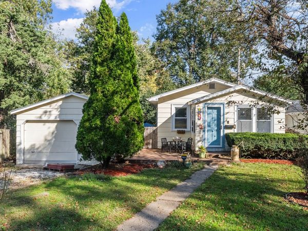 2601 40th Place, Des Moines, IA 50310